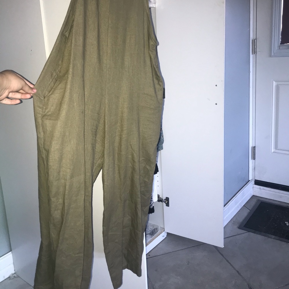 Cute green jumper size small can fit medium